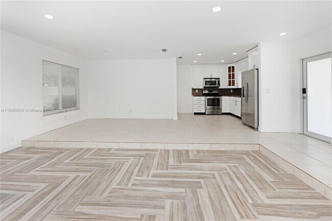 Building Photo - 1110 S 14th Ave