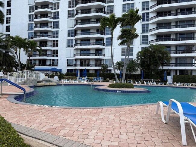 Building Photo - 3530 Mystic Pointe Dr
