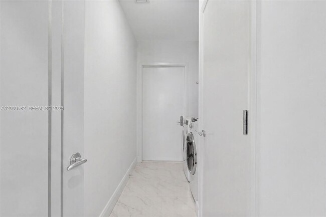 Building Photo - 17121 Collins Ave