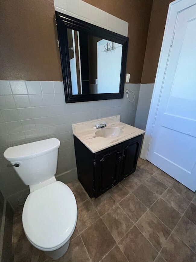 Building Photo - 2 Bedroom 1 Bathroom Home for Rent