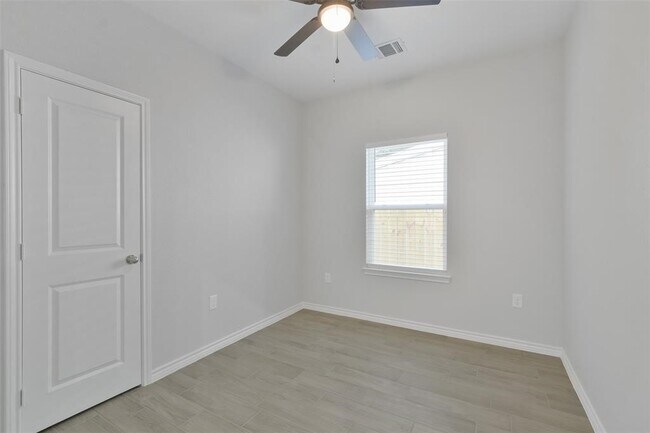 Building Photo - 352 Westchase St