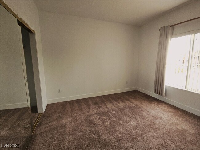 Building Photo - 2833 Vista Butte Dr