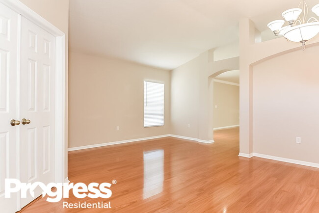 Building Photo - 30035 Morningmist Dr