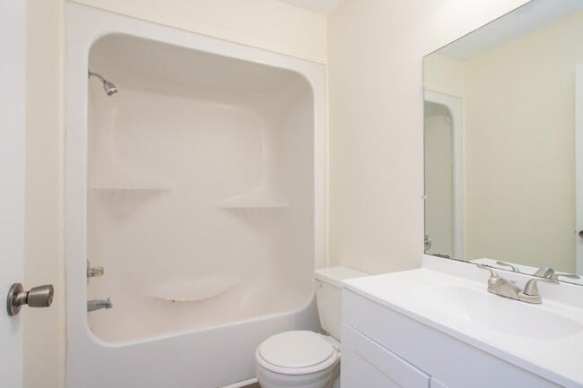 Building Photo - 105 Robert Yoest Dr