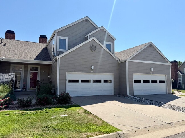 Building Photo - Lakeside 3 Bed/2.5 Bath Townhome in Gateway Community! Quiet, Scenic Living in The Heart Of Denver!