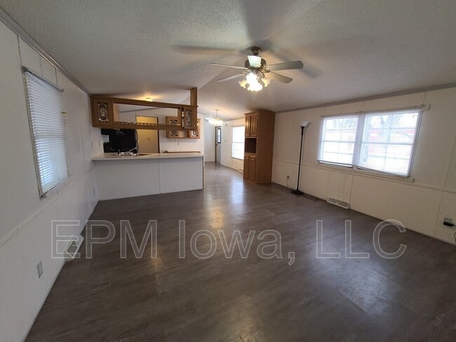 Building Photo - 700 W Ridgeway Ave