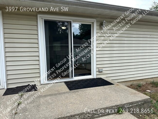 Building Photo - 3997 Groveland Ave SW