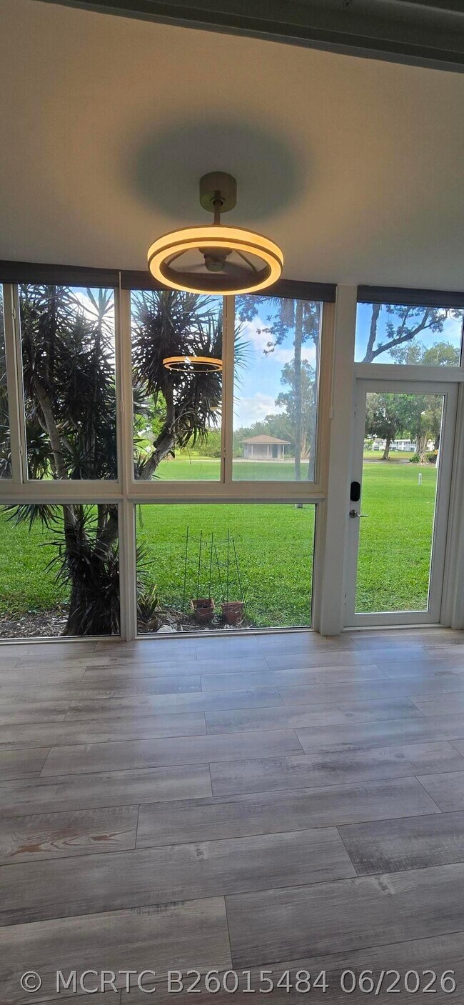 Building Photo - 3300 N Palm Aire Dr