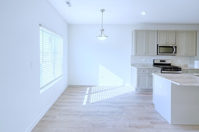 Building Photo - 1241 Gillespie Ln