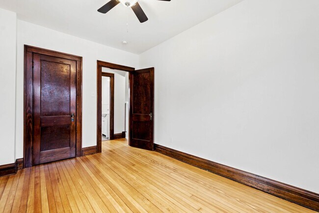 Building Photo - AVAILABLE FOR EARLY DECEMBER! Do not miss this HUGE 3-BEDROOM / 2-BATHROOM home in CARRICK!  SECT...