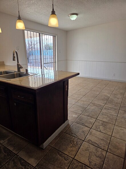 Building Photo - 5620 Salem Dr