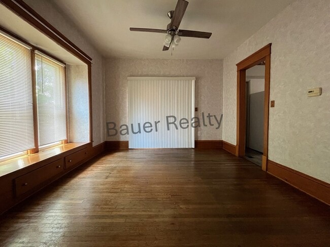 Building Photo - Three Bedroom Near Brookside Park