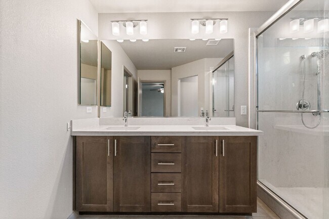 Building Photo - stunning 3-bedroom, 2.5-bathroom Tri Level Home