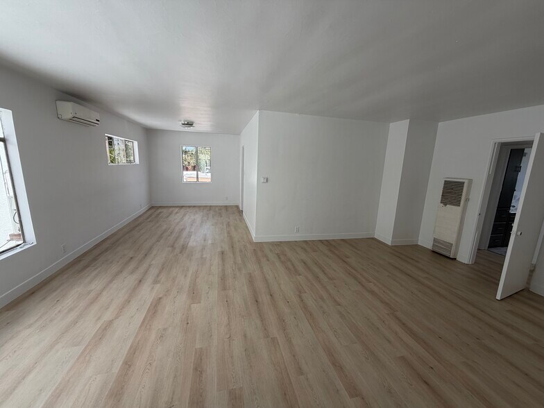 Building Photo - 478 S San Vicente Blvd