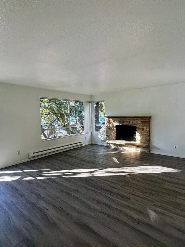 Building Photo - ar14000