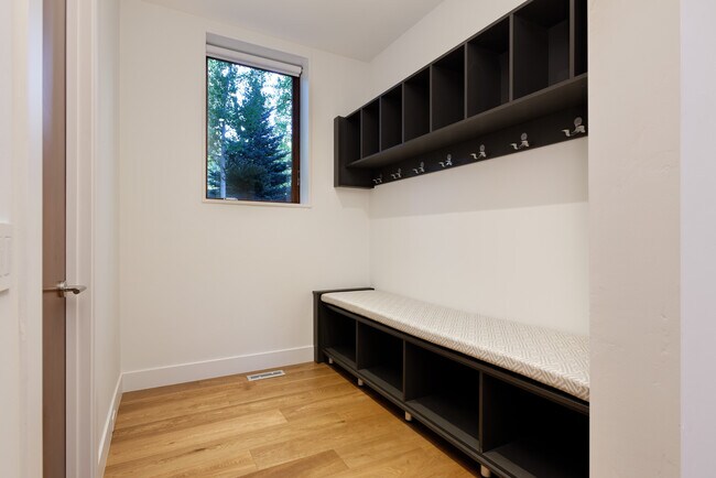 Building Photo - 745 Castle Creek Dr