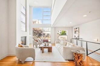 Building Photo - 142 Russ St