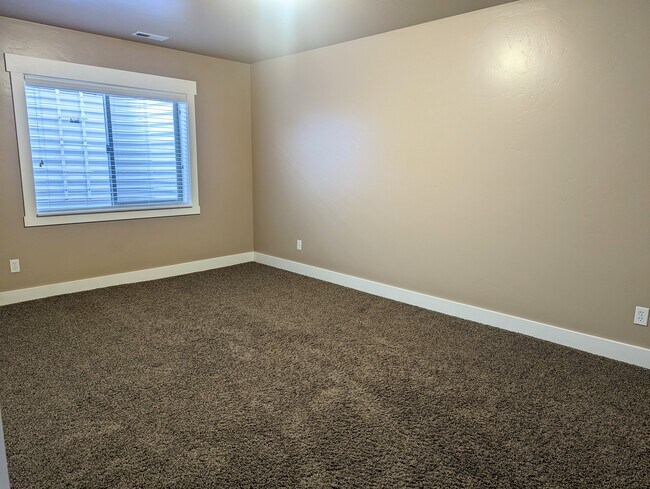 Building Photo - 1022 S 1050 E