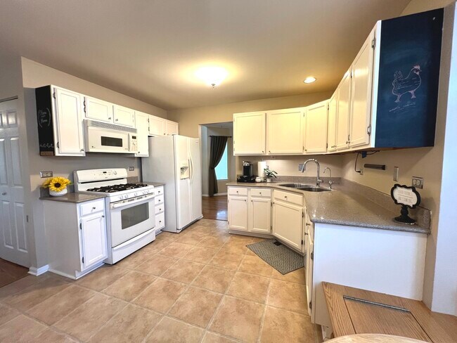 Building Photo - 812 Canterbury Ln