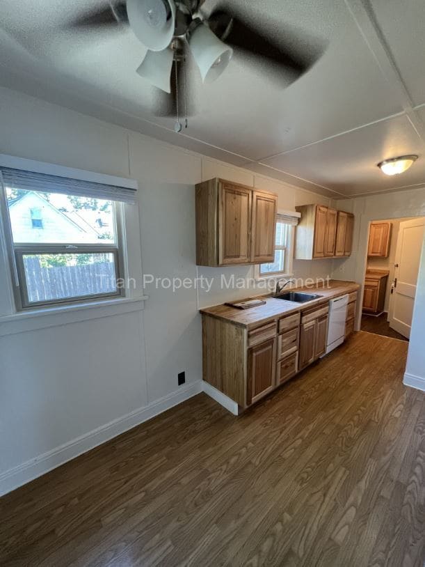 Building Photo - 13940 SE Rupert Dr