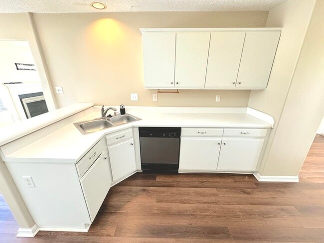 Building Photo - 3 BEDROOM CONDO FOR RENT IN CHESAPEAKE - A...