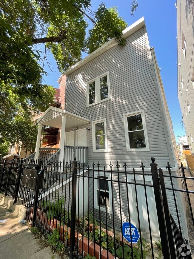 Building Photo - 2424 W Iowa St