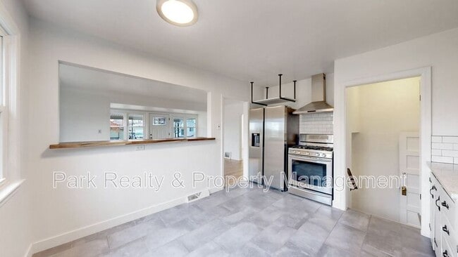 Building Photo - 3090 S Marion St