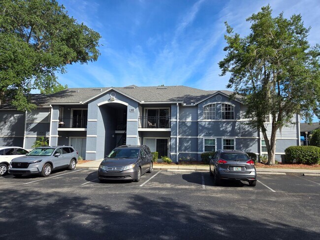 Building Photo - Beautiful Furnished 2/2 condo in Windsor Park