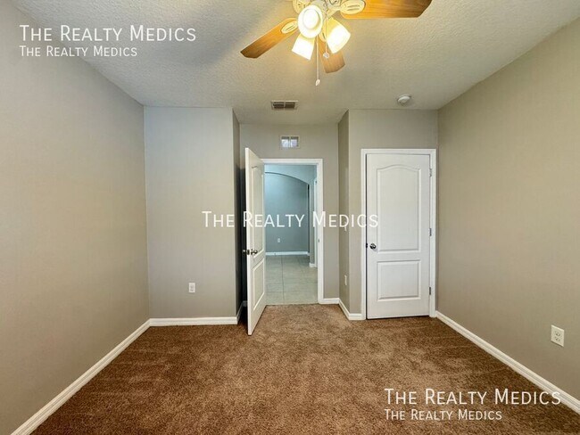 Building Photo - 1665 Laurel Oaks Dr