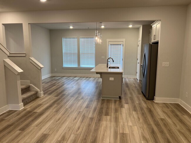 Building Photo - Coming Soon! Stunning 3/2 Rental Unit in P...