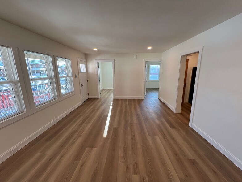 Building Photo - 1461 W King St