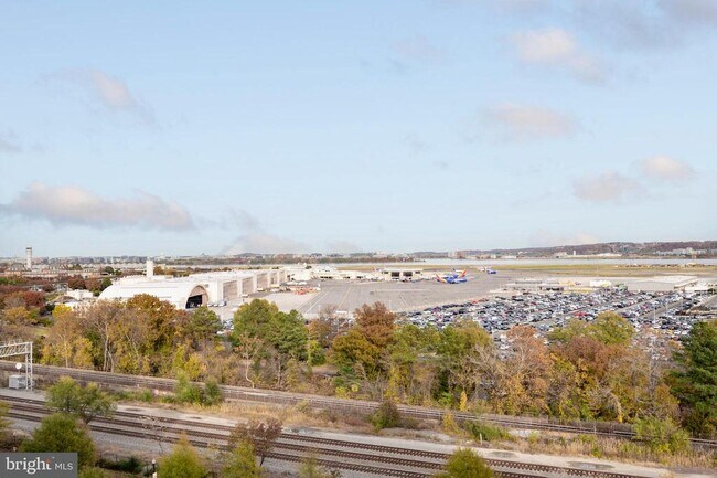 Building Photo - 3600 S Glebe Rd