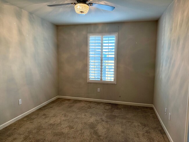 Building Photo - Beautifully Updated 3 Bedroom, 2.5 Bath Home In Clovis