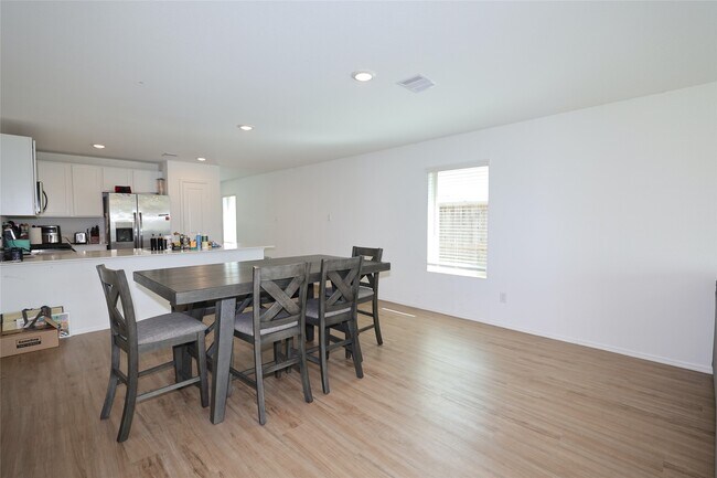 Building Photo - 7430 Clover Chase Dr