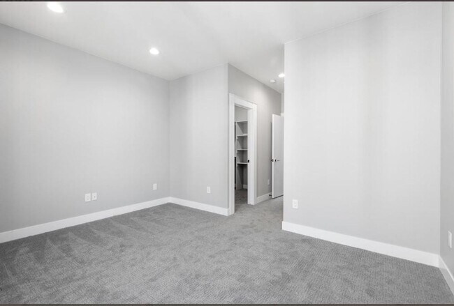 Building Photo - 4925 W 10th Ave