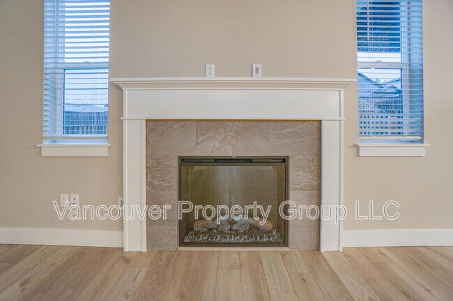 Building Photo - 2217 E Juniper Cir