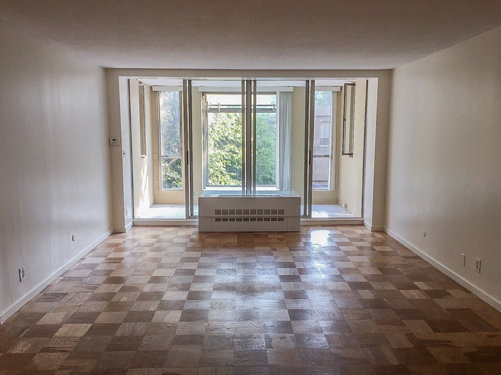 Building Photo - 77 Pond Ave