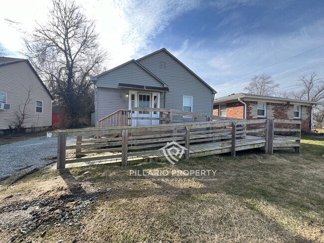 Building Photo - Renovated 2 Bed / 1 Bath !