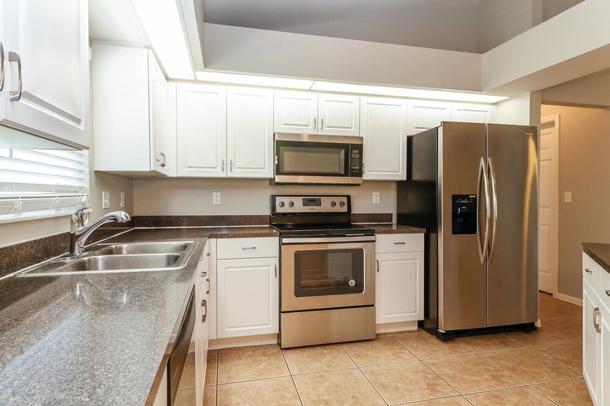 Building Photo - 800 SW 8th Pl