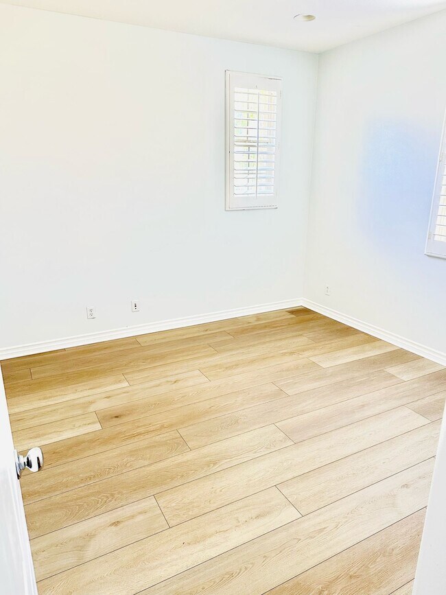 Building Photo - 128 Full Moon