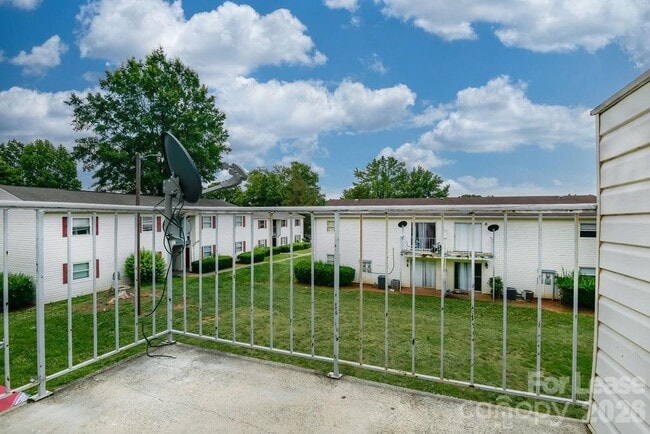 Building Photo - 7981 Shady Oak Trail