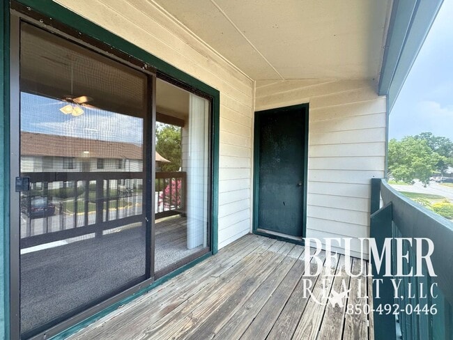 Building Photo - 2bd/2ba Condo in Prime Location on Scenic Highway