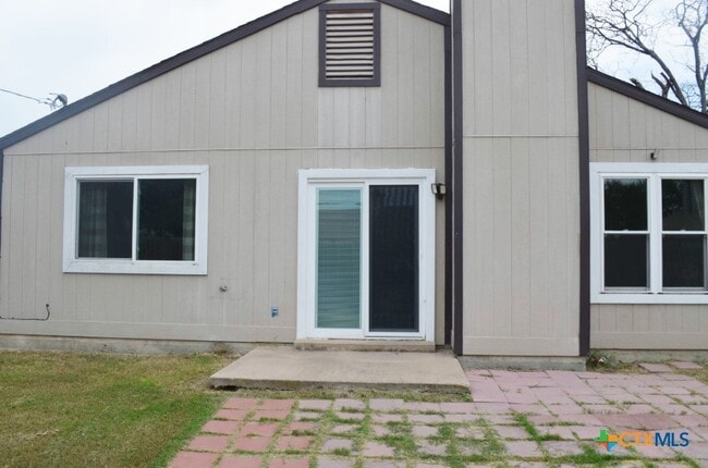 Building Photo - 2505 Hemlock Dr