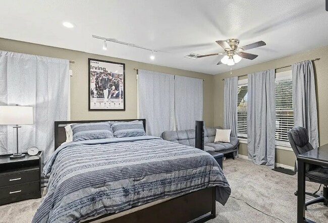 Building Photo - 7 bedroom home 2 min walk from Campus