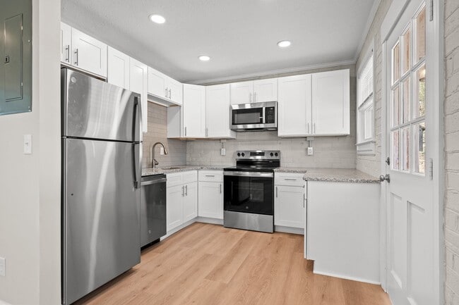 Building Photo - 5013 Oxford St