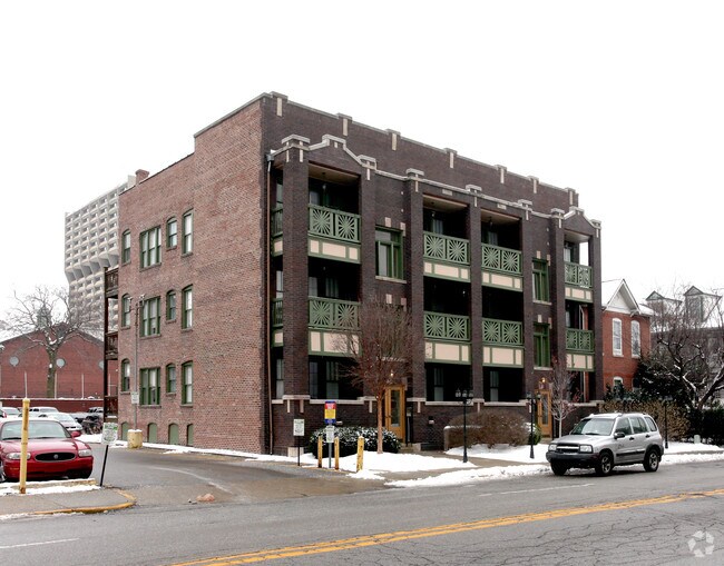 Primary Photo - Mayleeno Apts