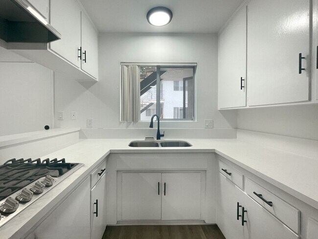 Building Photo - Upgraded 1 Bedroom In Torrance with Reserv...