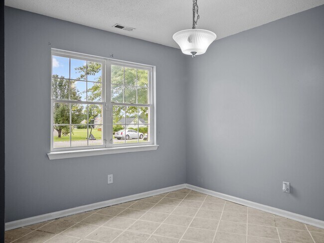Building Photo - 1020 Furia Dr