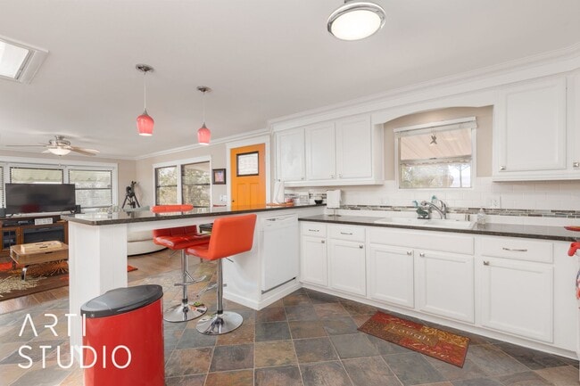 Building Photo - Newly Remodeled Home in LaVerkin
