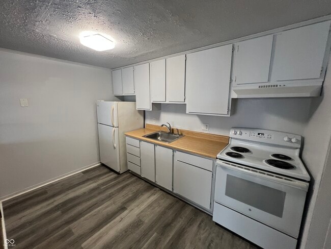 Building Photo - 2000 Indianapolis Rd